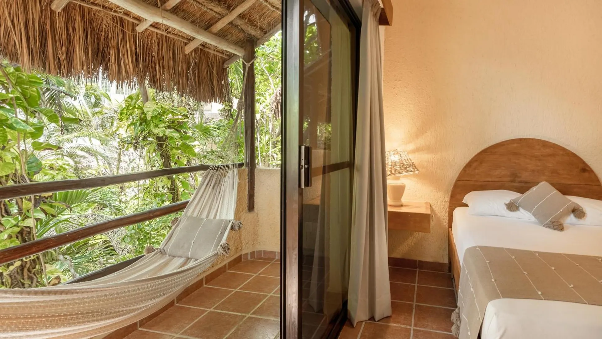 Hotel Colibri Beach Playa del Carmen 4*,
